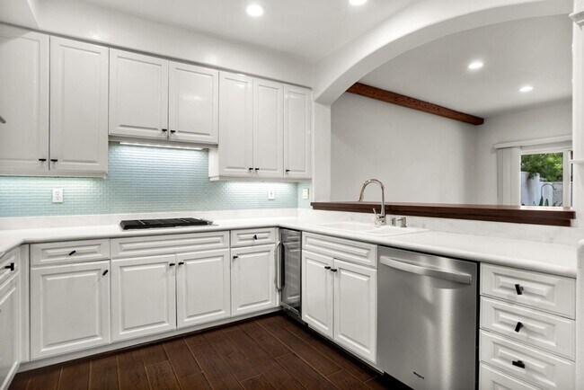 Building Photo - UPDATED LUXURY MALIBU CONDO!