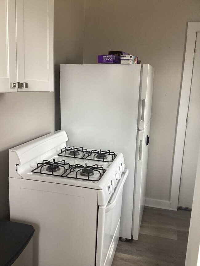 Foto del edificio - Cute Updated One Bedroom Near Park & Schools!  Pets Welcome!