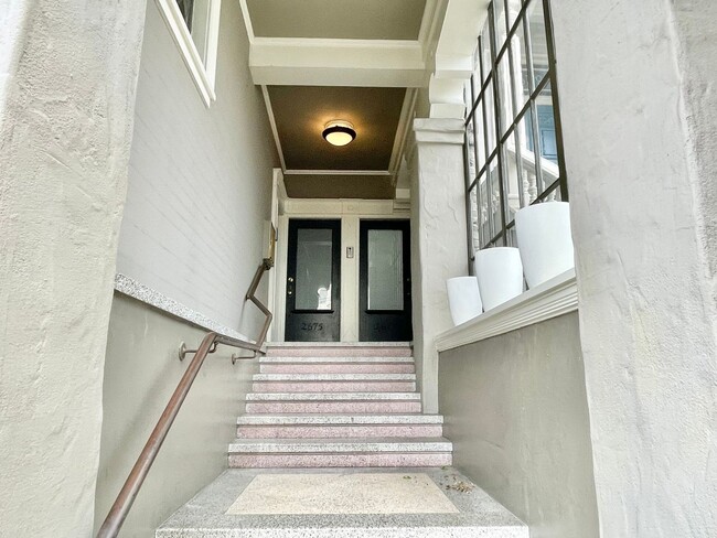 Foto del edificio - Lower Pacific Heights 2BR/2BA Condo With B...