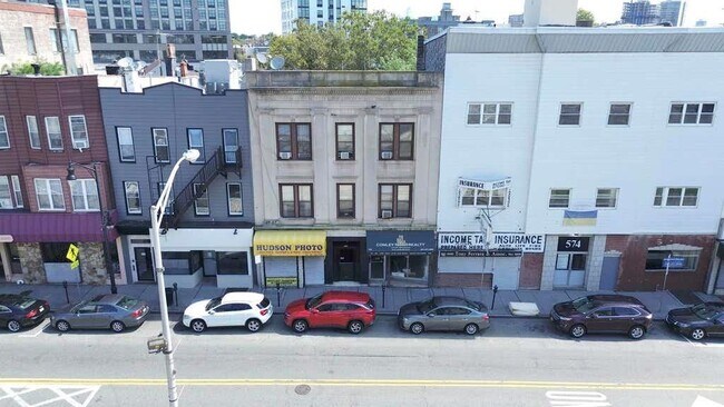 Foto del edificio - 576 Newark Ave