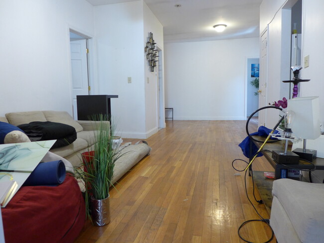 Foto del edificio - 82 Williston Rd
