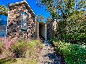 Building Photo - 1866 Montclair Dr