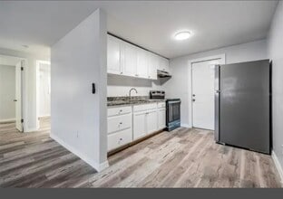 Building Photo - 1707 E Idell St