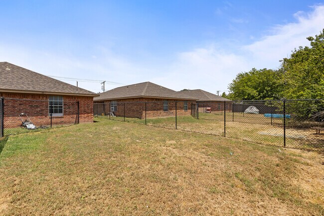 Building Photo - 233 E Craven Ave