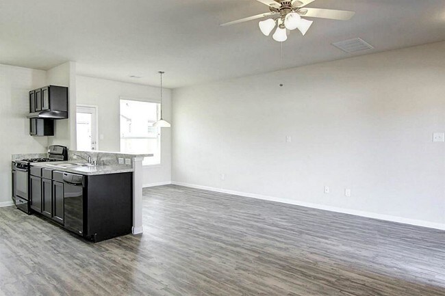 Foto del edificio - 12322 Roy Mix Bohn Lane