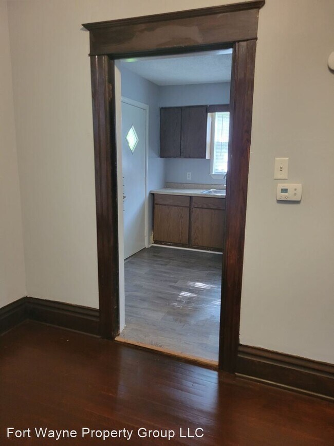 Building Photo - 3 br, 1 bath House - 438 E Creighton Avenue