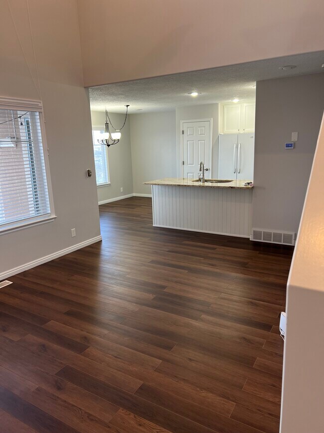 Building Photo - 1376 Alpine Way