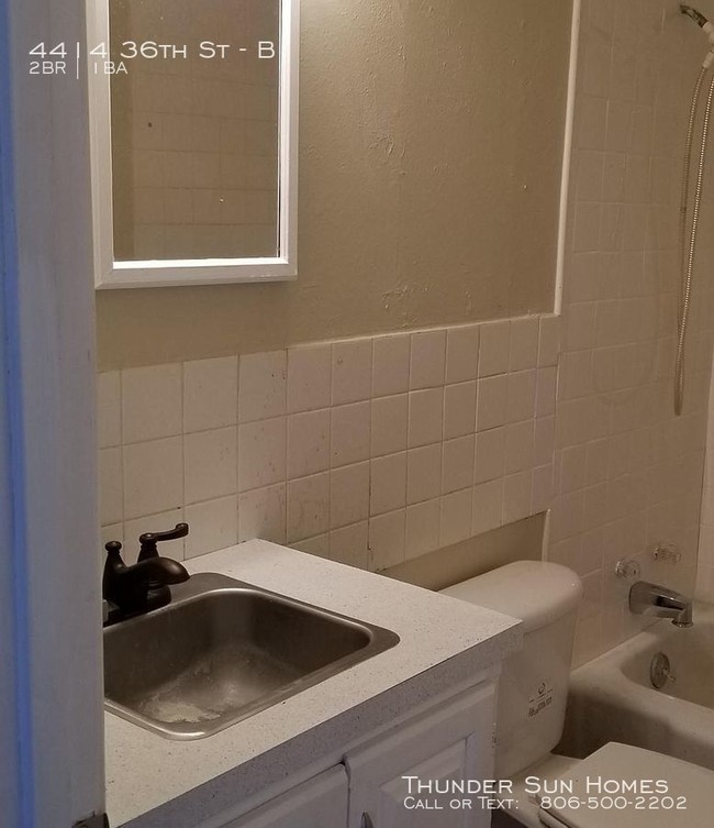 Foto del edificio - 4414 36th St - B - 2 beds, 1 full bath