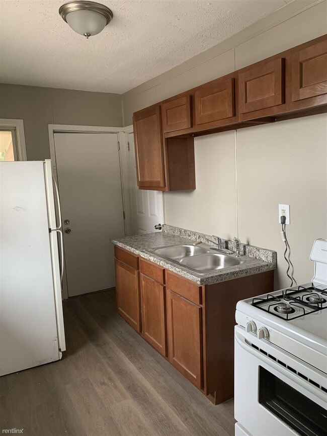 Building Photo - 2 br, 1 bath Duplex - 4278 Pitt St Upper Unit