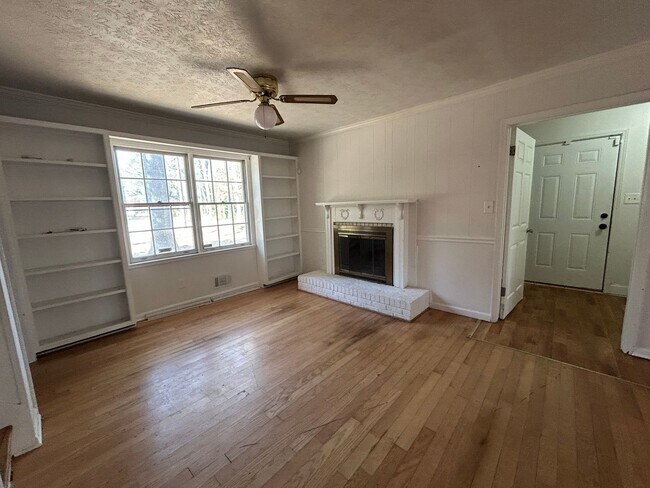 Foto del edificio - **PRICE IMPROVEMENT**737 Verde Dr - Availa...