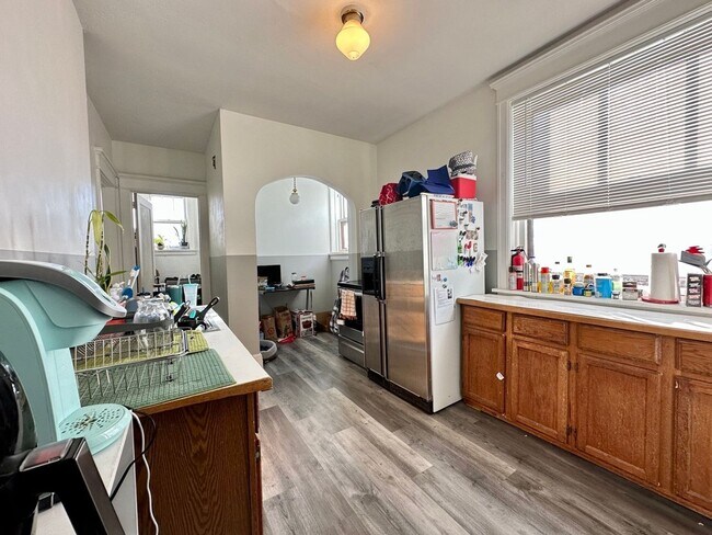 Foto del edificio - AVAILABLE JUNE - 3 Bed 1 Bath in Central Location