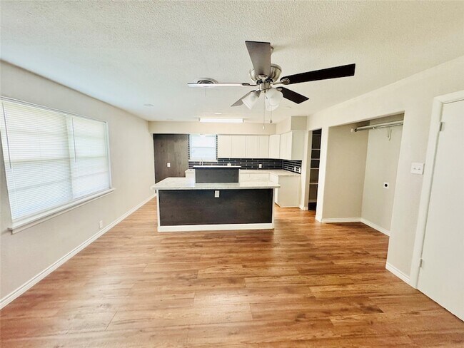 Foto del edificio - 9140 Donnybrook Ln