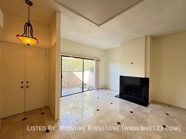 Foto del edificio - Stunning 3BD 2BA Townhome in Arcadia CA