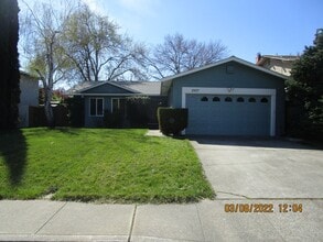 Building Photo - 2827 Owens St