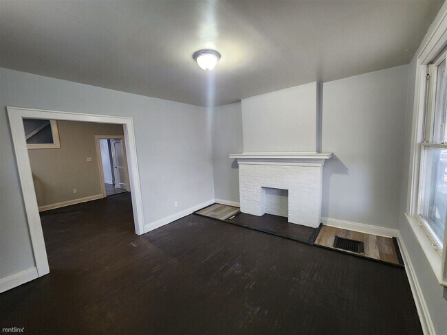 Building Photo - 3 br, 1 bath Duplex - 1500 East 26th Avenu...