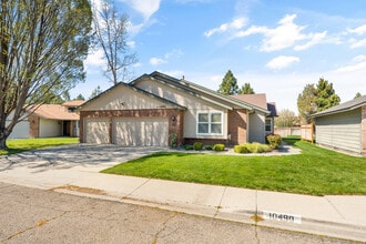 Building Photo - 10490 W Wildrose Ct