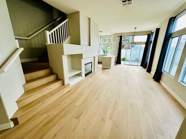 Foto del edificio - 11930 Cypress Canyon Rd