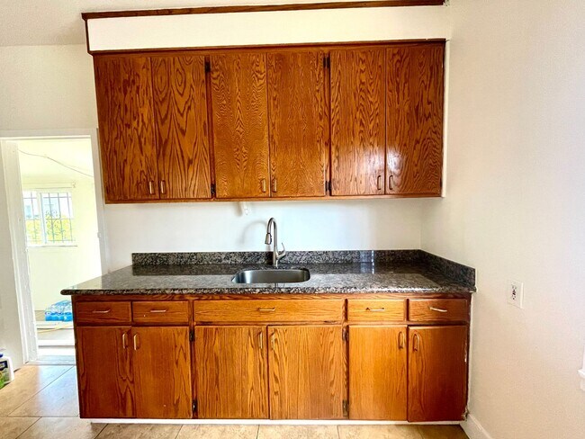 Building Photo - 2 Bedroom Home for Rent