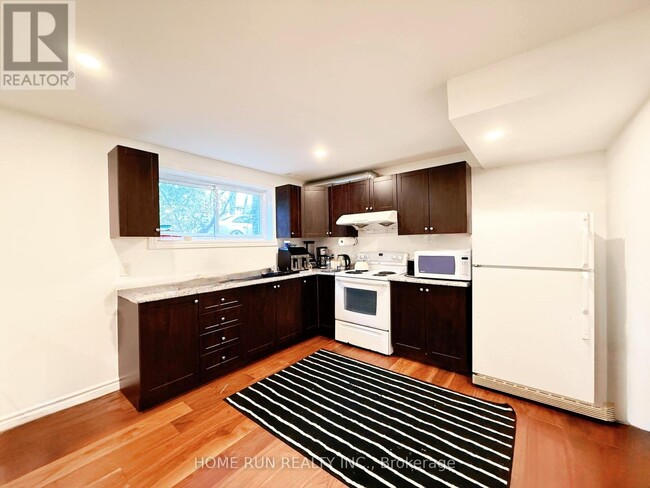 Photo du bâtiment - 90 MacFarlane Rd