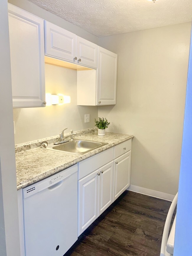 Building Photo - 2098 Quail Ct