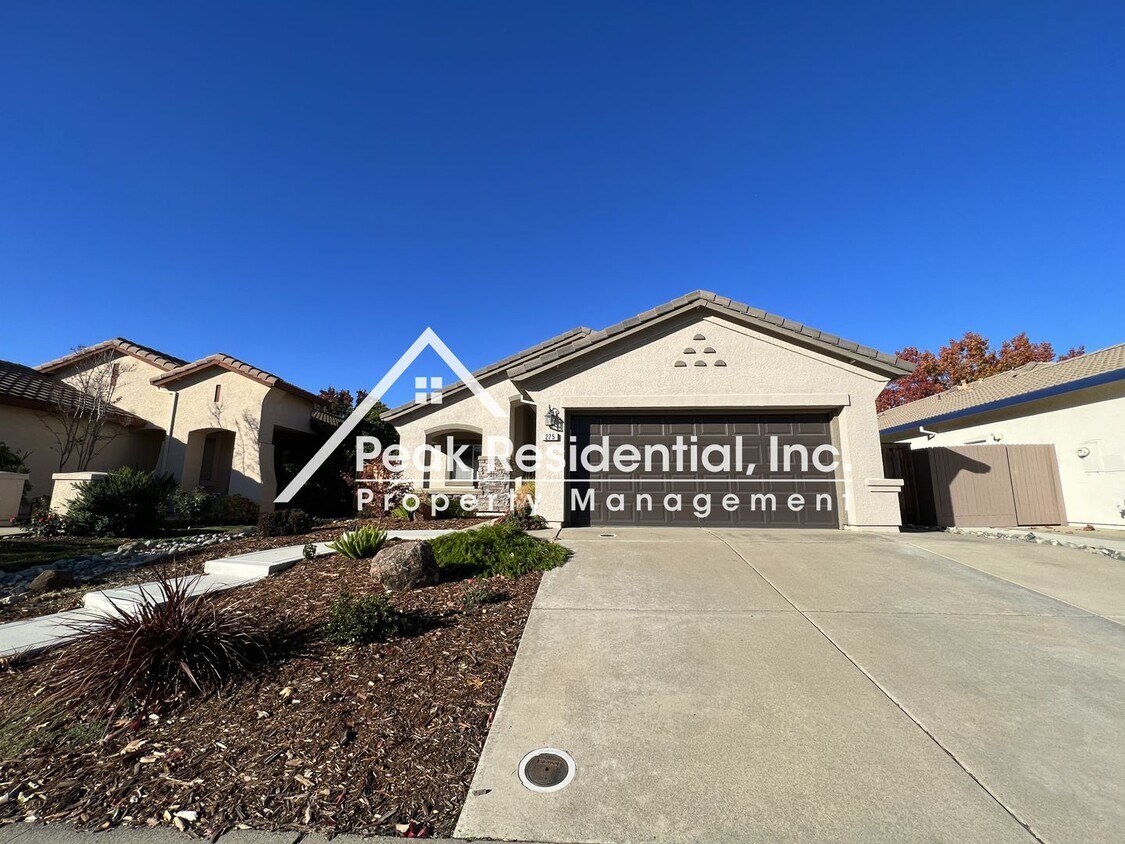 Foto principal - Beautiful Folsom 3bd/2ba Home with 2 Car G...