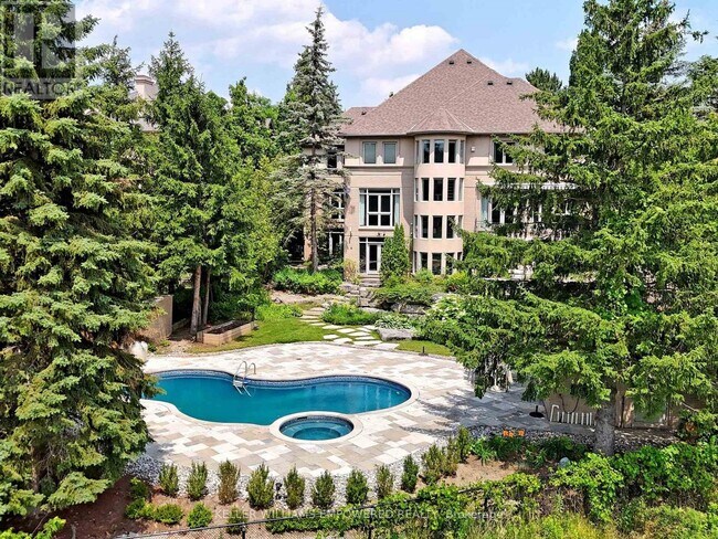 Photo du bâtiment - 90 Humberview Dr