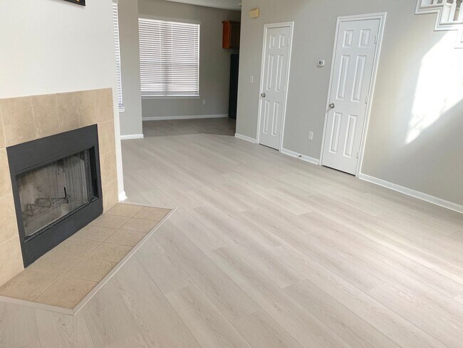 Foto del edificio - GREAT LOCATION