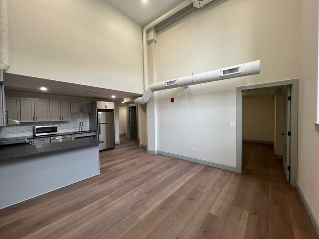 Building Photo - 160 Seabury St