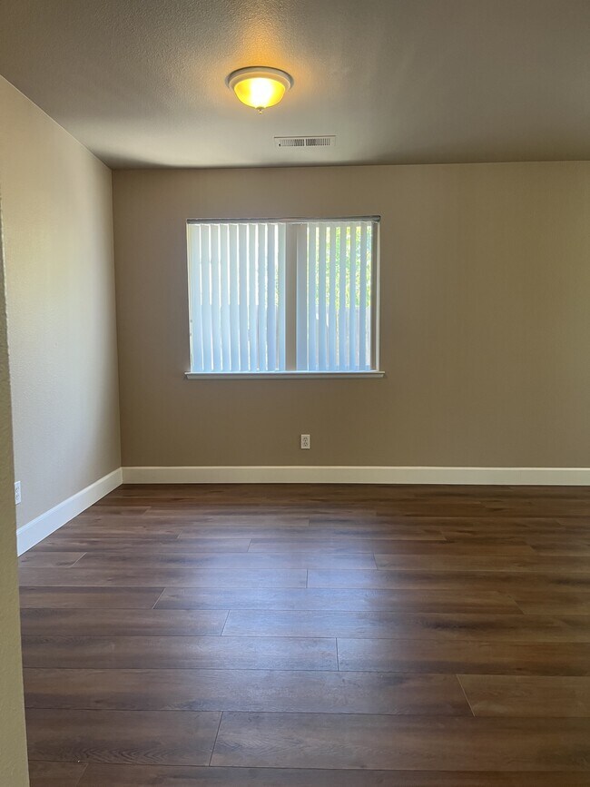 Foto del edificio - 2119 Acacia Ave
