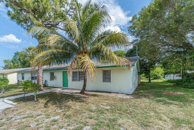 Building Photo - 4871 Gulfstream Rd