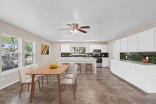 Foto del edificio - 6505 Tara Ln