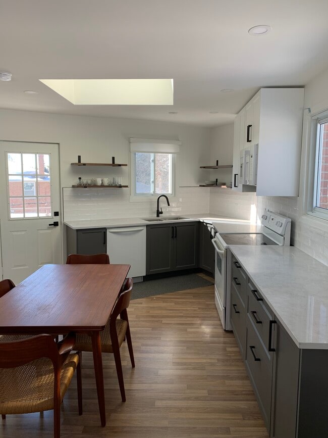 Building Photo - 4 Fortieth St