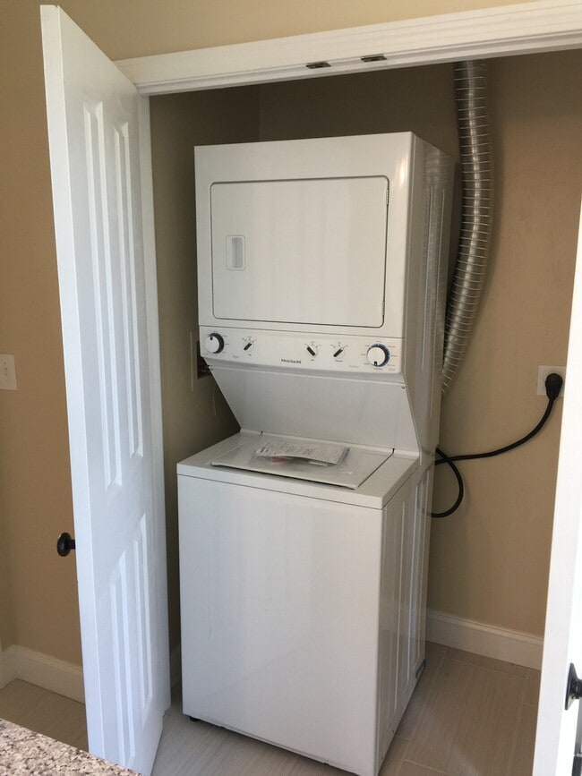 Building Photo - 79 Harbor View St