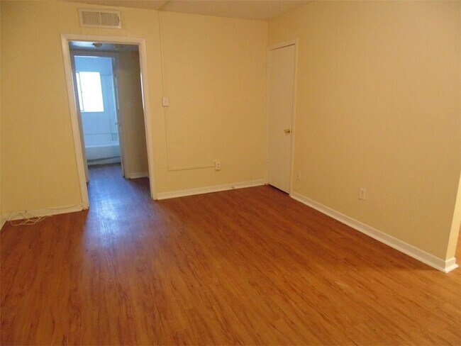 Building Photo - 3106 Duval St