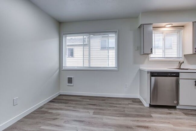 Building Photo - Remodeled 2 bedroom across from Providence...
