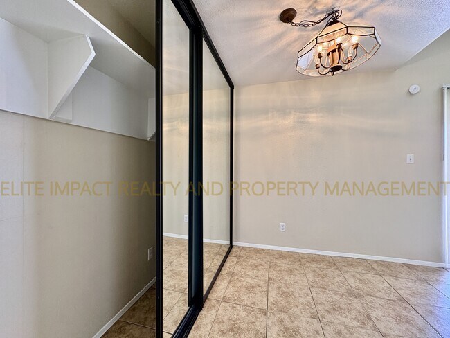 Foto del edificio - 1620 N Wilmot Rd