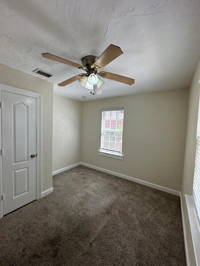 Building Photo - 227 Foresteria Dr