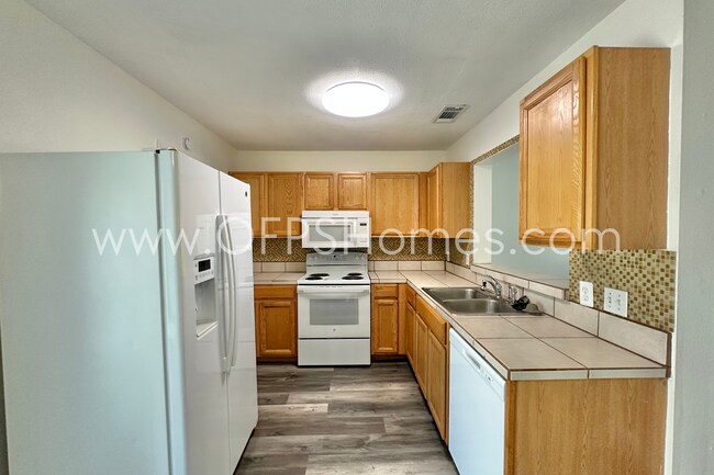 Building Photo - 2/1 Destin Townhome - $1,600! AVAILABLE NOW!