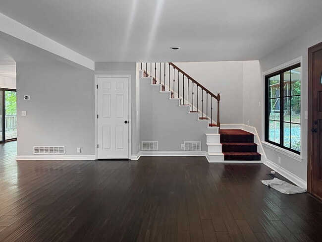Foto del edificio - Modern Lake Lanier Retreat | 3BR/3.5BA | Private Swim Dock
