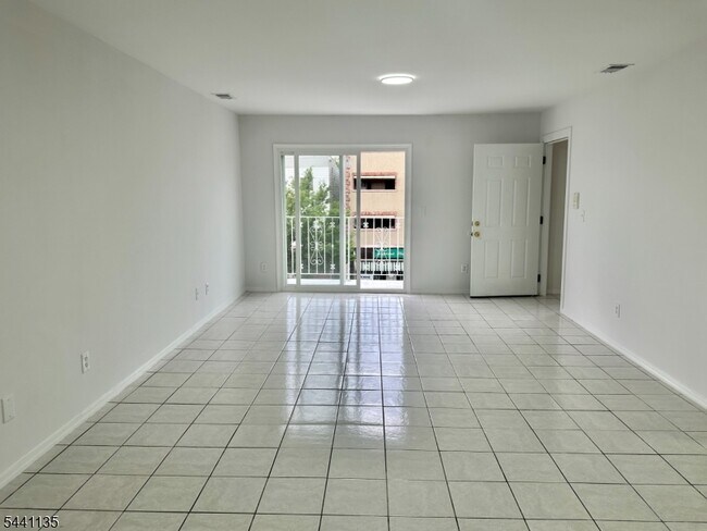 Foto del edificio - 621 Elizabeth Ave