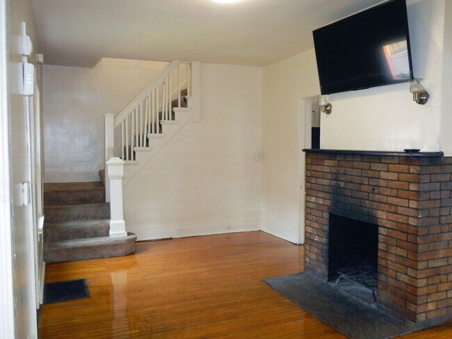 Foto del edificio - 120.5 Dell St - AVAILABLE 6/1/26 - House f...