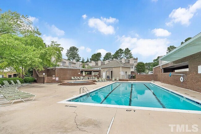 Foto del edificio - 7040 Sandy Forks Rd