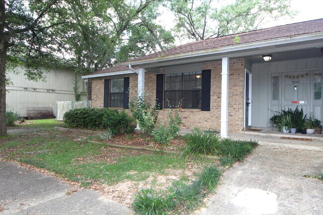 Foto del edificio - 2BD/1BA Duplex in NE Pensacola – Fenced Ya...
