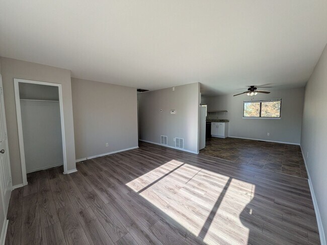 Foto del edificio - 603 W Routt Ave