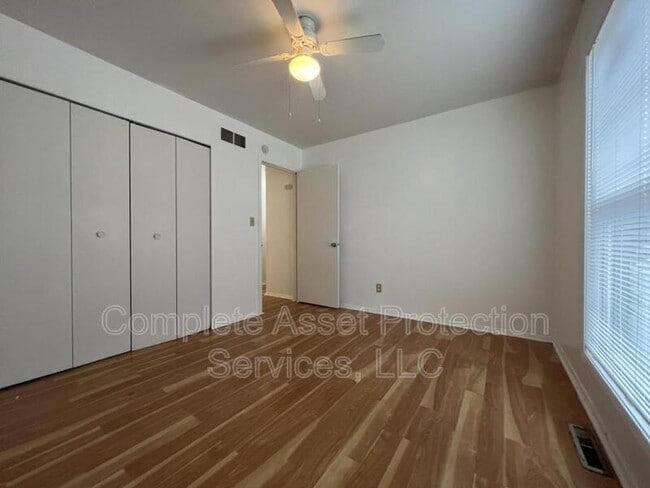 Building Photo - 2222 E Glendale Blvd