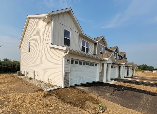Building Photo - 1610 Eastside Cir