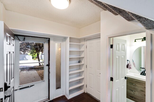 Building Photo - 4917 Bluestem Dr