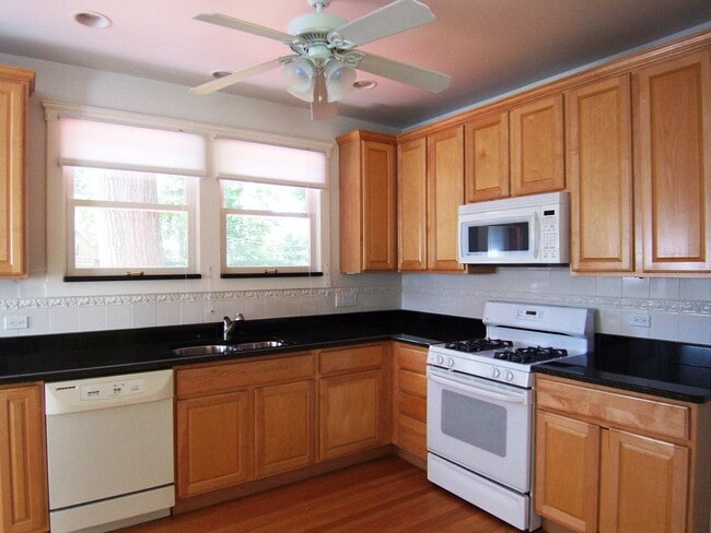 Building Photo - 1226 Simpson St