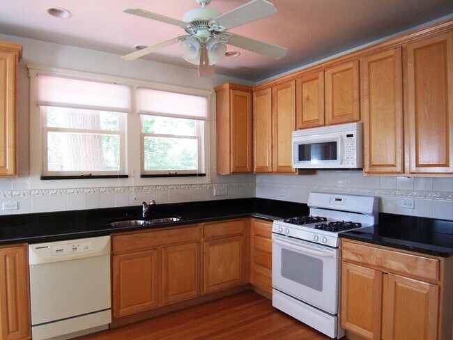 Foto del edificio - 1226 Simpson St