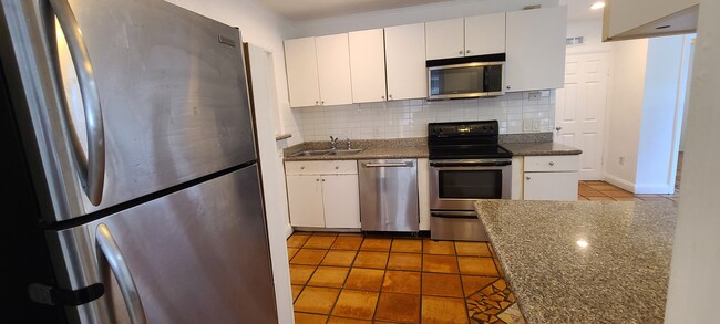 Kitchen - 1205 17th Ave W